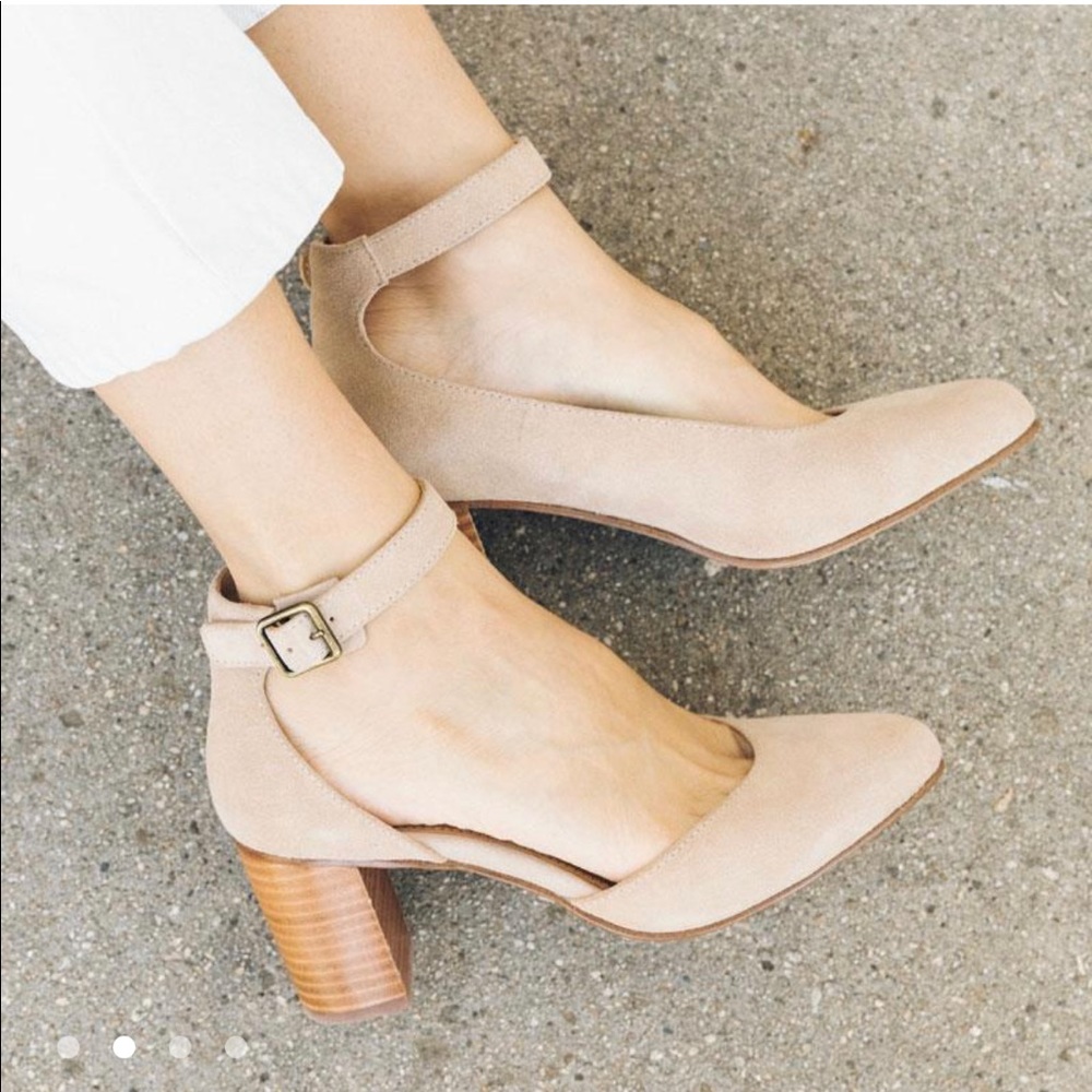 Never worn Soludos Gemma Heel in Sand. Size 8, 2.75” heel.